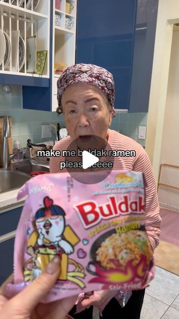 Ellen Park on Instagram: "she likes a little sass with her ramen💅🏻  buldak carbonara recipe⤵️ 2 buldak carbonara ramen 4 cups of water  1 cup rice cakes 1 eggs 1 lb pork belly  1/2 cup white onion  1/2 cup carrots -cut rice cakes into quarters -sauté pork belly, carrots and white onions in oil  -add 4 cups of water -boil water and add dry seasonings and topping  -add noodles, rice cakes and buldak sauce  -boil for 3-4 mins -add green onions and egg -cook for additional 1-2 minutes   #korean #food #koreanfood #buldak #ramen #buldakramen #cooking #cookingasmr #mukbang #reels #reelsvideo #reelsinstagram" Buldak Ramen Noodle Recipes, What To Eat With Sticky Rice, Ramen Noodle Ideas, How To Make Buldak Ramen, Korean Carbonara Noodles, Carbonara Ramen Recipe, Tapatio Ramen, Buldak Carbonara Recipe, Ramen Buldak