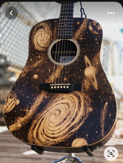 Painting On Guitar Ideas, Guitar Design Ideas, Cool Guitar Designs, Guitar Painting Ideas, Cool Instruments, Arte Do Ukulele, Space Guitar, Painted Guitars, Acoustic Guitar Art