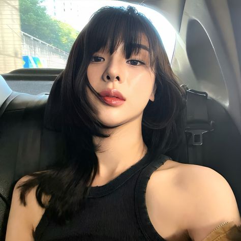 ♡̷̸⁩ — girls rpw rp ports high quality remini pfp role player world Rpw Port Girl Aesthetic Korean, Mirror Selfie With Flash, Role Player, Stylish Photo Pose, Girls High, Girls Dp, Girls Life, Pretty Selfies, Selfie Poses