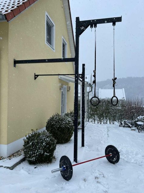 Outdoor gym. Outdoor home gym. Outdoor Squat Rack. Home gym inspiration. Backyard Exercise, Paint Outdoor Furniture, Outdoor Home Gym, Calisthenics Gym, Gym Rack, Home Made Gym, Outdoors Aesthetic, Backyard Gym, Home Gym Inspiration