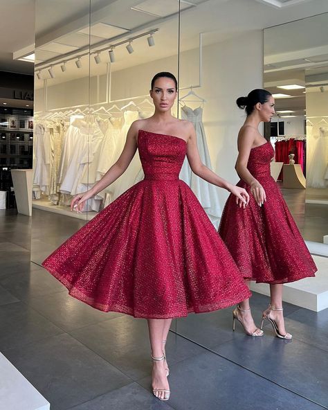 LS on Instagram: “1-2 red dresses ❤️🌹” Graduation Tea, Rock And Roll Dresses, Classy Going Out Outfits, Prom Dress Elegant, Formal Clothes, Prom Dresses Elegant, Civil Wedding Dresses, Dinner Dress Classy, Coctail Dresses