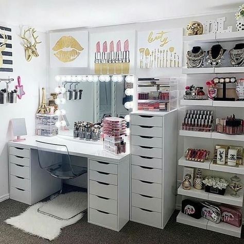 Vanity Storage Ideas, Diy Beauty Room, Diva Room, Makeup Closet, Room Redecorating, Beauty Room Vanity, Desk Organisation, Dressing Room Decor, Organizer Ideas