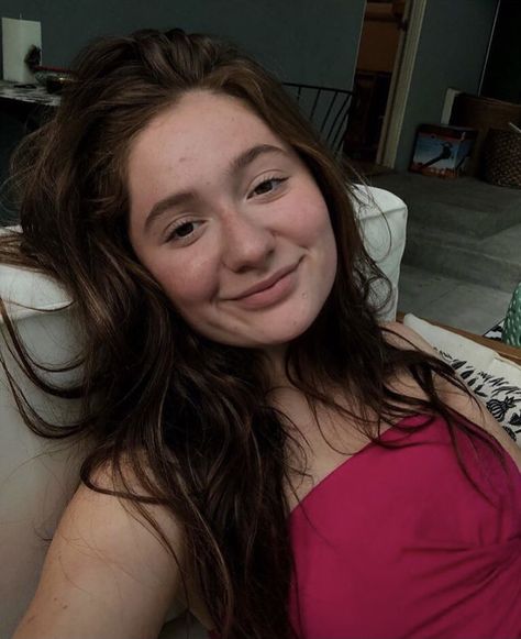 Emma Rose Kenney, Debbie Gallagher, Emma Kenney, Carl Gallagher, Platonic Relationship, Charli Damelio Photos, Emma Rose, Cute Smile, Loren Gray