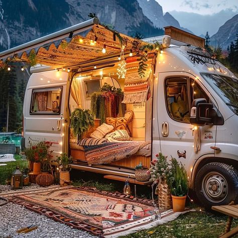 Travelling Van Aesthetic, Vw Camper Aesthetic, Caravan Life Aesthetic, House Van Ideas, Van Life Decor, Van House Ideas, Travel Van Aesthetic, Van Life Aesthetic Interior, Goth Camper