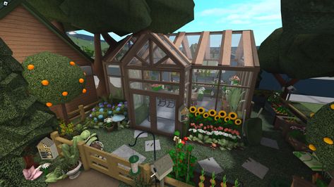 Bloxburg Garden House Ideas, Bloxburg Garden Layout, Bloxburg Green House Ideas, Bloxburg Chicken Coop, Bloxburg Greenhouse Ideas Aesthetic, Greenhouse Bloxburg Ideas, Small Garden Bloxburg, Build Inspiration, Bloxburg House Builds Cottage Core