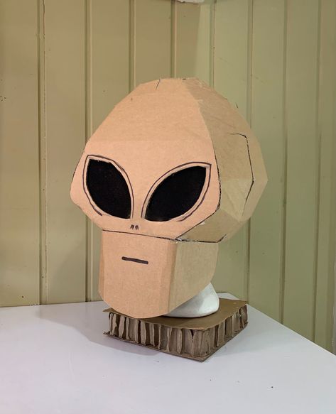 Diy Alien Costume, Space Party Favors, Alien Mask, Skull Template, Cardboard Mask, Alien Halloween, What Is Halloween, Easy Diy Costumes, Alien Costume