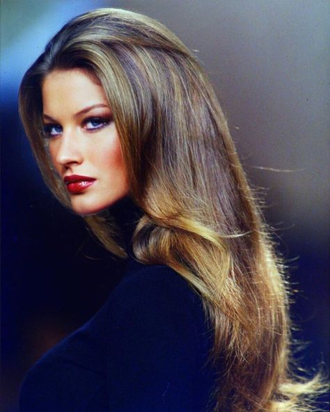 ً on Twitter: "2000s Gisele… " Gisele Bundchen Hair, Giselle Bündchen, Supermodel Aesthetic, Gisele Caroline Bündchen, Gisele B, Models 90s, 90s Makeup, Nyc Model, 90s Supermodels