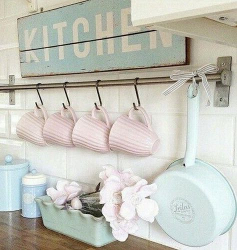 Shabby Chic Romantico, Commode Shabby Chic, Camera Shabby Chic, Baños Shabby Chic, Chic Kitchen Decor, Shabby Chic Kitchen Decor, Decoration Shabby, Cottage Shabby Chic, Shabby Chic Living