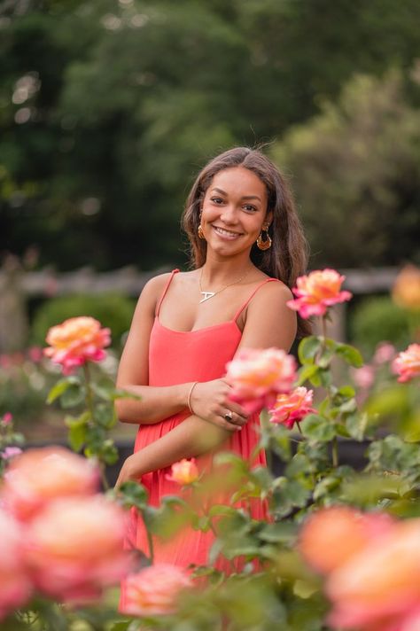 Senior portrait of mixed-race teen girl smiling and posing behind a rose bush. Pink and yellow roses are out of focus in the foreground surrounding her. Garden Senior Pictures, Spring Picture Ideas, Field Senior Pictures, Senior Pictures Locations, Prom Photography Poses, Cute Senior Pictures, Senior Photoshoot Poses, Senior Photography Poses, Prom Photography