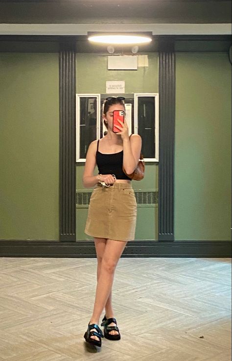 Brown Skirt And Black Top, Outfits With Corduroy Skirt, Cordrouy Skirt Outfit, Style Corduroy Skirt, Tan Courderoy Skirt Outfits, Tan Denim Skirt Outfit, Courdaroy Skirt Outfit, Philippines Summer Outfit, Khaki Denim Skirt Outfit