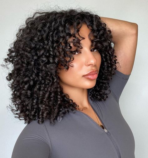 Layered Curly Haircuts, Natural Curly Hair Cuts, Medium Length Curly Hair, Highlights Curly Hair, Layered Curly Hair, Short Curly Haircuts, Afro Textured Hair, Medium Curly Hair Styles, Hair With Bangs