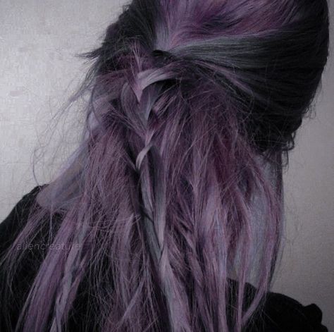 Purple Hair Aesthetic Faceless, Purple Hair Faceless, Purple Hair Aesthetic, Faceless Icons, Purple Black Hair, 2014 Grunge, Mal Bertha, Pink Purple Hair, Colorful Inspiration