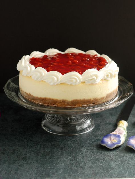 New York Cheesecake with Sour Cherry Topping Sweet Treats Ideas, Cheesecake With Sour Cream Topping, Cheesecake With Sour Cream, Sour Cream Topping, Cheesecake Decoration, Cherry Cheesecake Recipe, Cheesecake Factory Recipes, Cherry Topping, New York Style Cheesecake