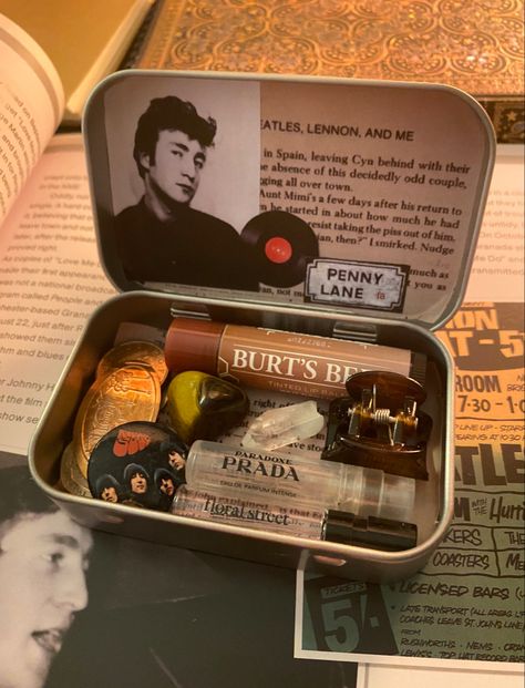 #altoidtin #altoids #aesthetic #johnlennon #thebeatles #beatles Gifts For Best Friends Box, Aesthetic Presents For Friends, Altoid Tin Aesthetic, Altoids Tins Ideas, Altoids Tins Survival Kit, Altoid Tin Ideas Aesthetic, Small Aesthetic Gifts, Diy Altoid Tin Crafts, Decorated Altoid Tins