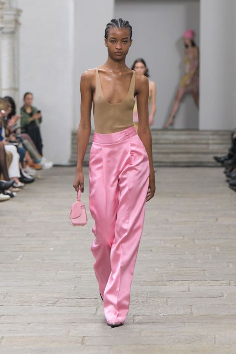 Pink Pants Outfit, Fashion Forecasting, Ermanno Scervino, Pink Pants, Spring 2023, 가을 패션, Mode Inspiration, Look Fashion, Runway Fashion