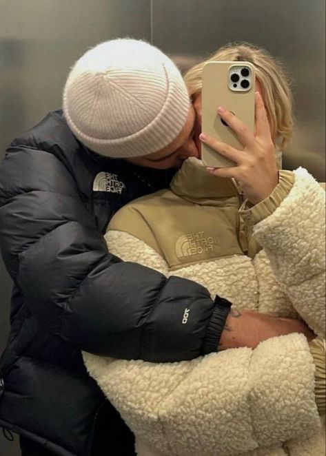 Photos Couple Mignon, Goofy Couples, North Face Puffer Jacket, Secret Relationship, Couple Picture Poses, Cute Couples Photos, Photo Couple, Couples Poses For Pictures, Paros