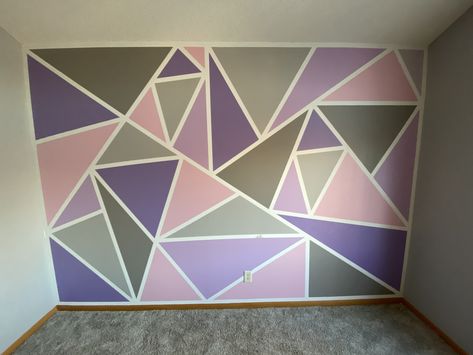 Quick and easy geometric shaped triangle wall for a girl! Accent Wall Bedroom Paint, Girls Room Paint, Geometric Wall Paint, Wall Paint Patterns, 3d Wall Painting, Diy Wall Painting, Triangle Wall, Accent Wall Paint, Bedroom Wall Designs