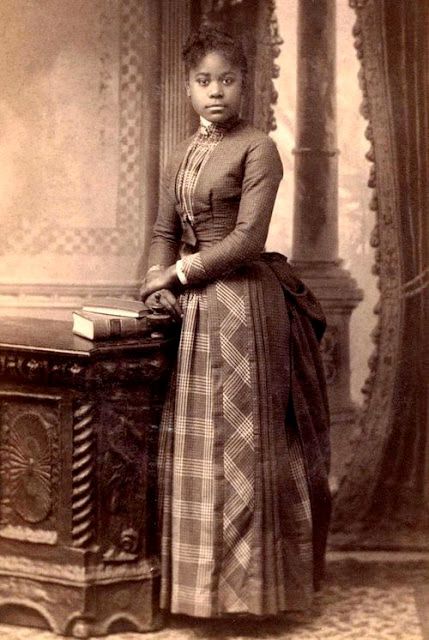 1880s Fashion, Victorian Hairstyles, American Hairstyles, Vintage Black Glamour, Victorian Women, African American Hairstyles, Vintage Portraits, Historical Dresses, African American Women