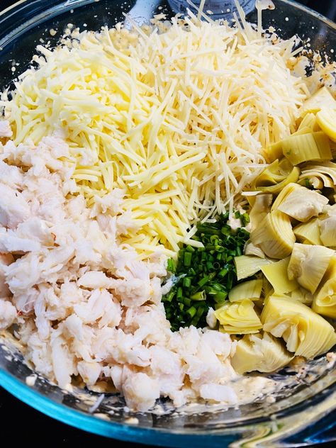 Baked Crab Dip, Crab And Artichoke Dip, Seafood Dip, Crab Dishes, Delicious Dips Recipes, Artichoke Dip Recipe, Artichoke Recipes, Crab Dip, Fun Easy Recipes