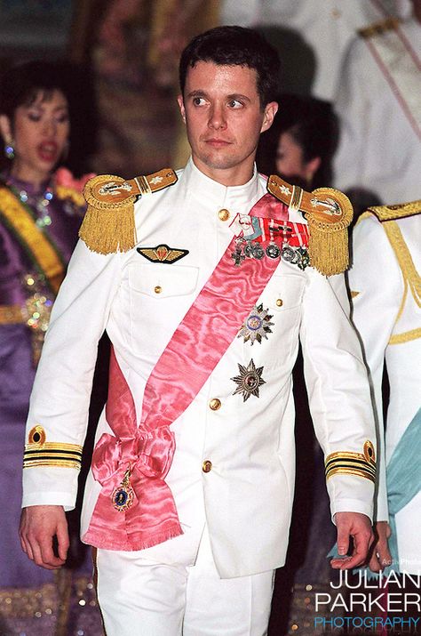 Crown Prince Frederik in Thailand 2014 Prince Of Thailand, Military Inspired Fashion, King Pic, Kingdom Of Denmark, State Banquet, Royal Photography, Prince Frederik Of Denmark, Bi Rain, Denmark Royal Family