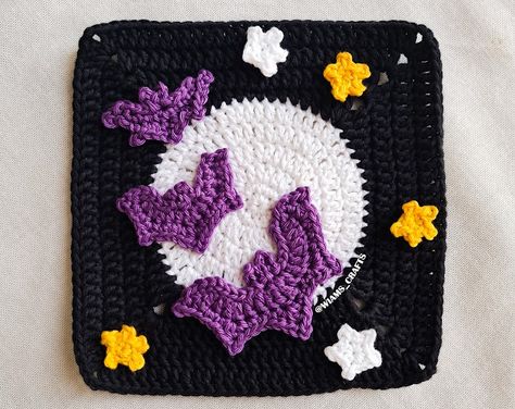 Halloween Bats Granny Square ~ Wiam's Crafts Granny Square Häkelanleitung, Motifs Granny Square, Crochet Pour Halloween, Square Crochet Pattern, Granny Square Projects, Confection Au Crochet, Halloween Bat, Square Crochet, Granny Squares Pattern