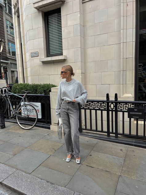 grey outfit, london streetstyle, streetstyle, instagram, silver, accessories, grey jeans, instagram outfit, outfit ideas, zara, zara outfits, · ZARA · BERSHKA gucci Outfit London, Zara Outfit, Grey Outfit, London Street Style, Instagram Outfits, Kendall Jenner Style, Fall Street Style, Grey Jeans, Silver Accessories