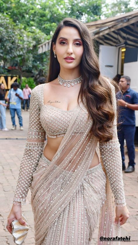 Engagement Saree, Bollywood Designer Sarees, Nora Fatehi, Hot Women Dress, Indian Models, Indian Attire, Bollywood Celebrities, Indian Beauty Saree, India Beauty