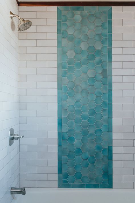 Turquoise Bathroom Tile Showering Tips, Turquoise Bathroom Tiles, Shower Tub Combo, Bathroom Tiles Combination, Shower Aesthetic, Aqua Bathroom, Turquoise Bathroom, Turquoise Tile, Teal Bathroom