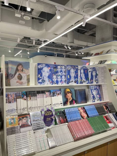 Newjeans Album Collection, K-pop Store, K Pop Fan Aesthetic, Hongdae Aesthetic, Kpop Album Store, Kpop Albums Aesthetic, Kpop Photocards Collection, Newjeans Albums, Kpop Shopping