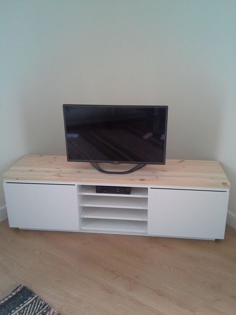 We used a wood board cut to size and apply varnish. Placed it on top of the IKEA BYAS TV bench Ikea Byas, Tv Stand Hack, Record Player Stand, Tv Bench, Crafty Decor, Creative Interior Design, Ikea Besta, Ikea Hackers, Media Storage