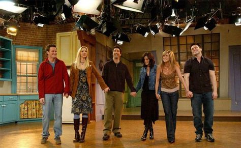 25 Things You Didn’t Know About the Sets on “Friends” Robert Kardashian, Friends Cast, David Schwimmer, Ross Geller, Joey Tribbiani, Phoebe Buffay, Friends Moments, Friends Series, Tv Screen