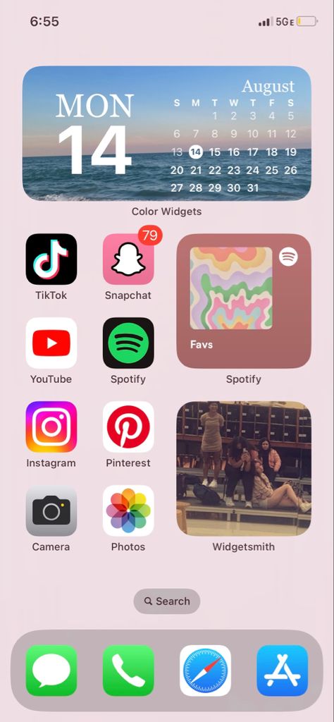 Homescreen; widget ideas; iphone layout; homescreen layout; pink wallpaper Simple Pink Ios Homescreen, Colorful Homescreen Layout, Iphone 11 Layout, Widget Ideas Iphone, Homescreen Widget Ideas, Widgetsmith Themes, Iphone Home Screen Layout Organized, Homescreen Layout Pink, Cute Homescreen Layout