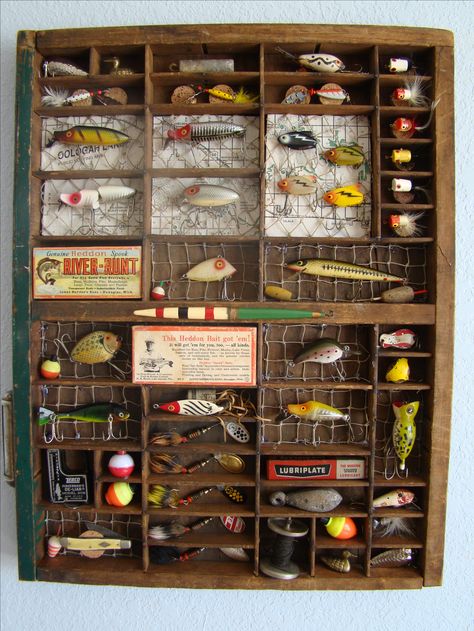 An old printers drawer was the perfect match for some of Grandpa's lures Fishing Lure Decor, Lure Display, Fishing Bedroom, Fishing Lures Display, Fishing Lures Art, Old Fishing Lures, Antique Fishing Lures, Printers Drawer, Fishing Cabin