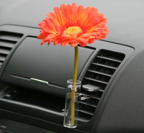 This Auto Vase Lets You Display Flowers In Your Car Car Vase, Bud Vases Flowers, Yellow Daisy Flower, Cars Accessories, Bug Car, Volkswagen New Beetle, Girly Car Accessories, First Cars, Future Cars