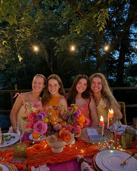 🍊✨🍑🎀🩷 Orange Dinner Party, Summer Sunset Party, Bridal Picnic, Beach Dinner Parties, Orange Dinner, 18th Debut, Birthday Event Ideas, Farmhouse Mantel Decor, 18th Party