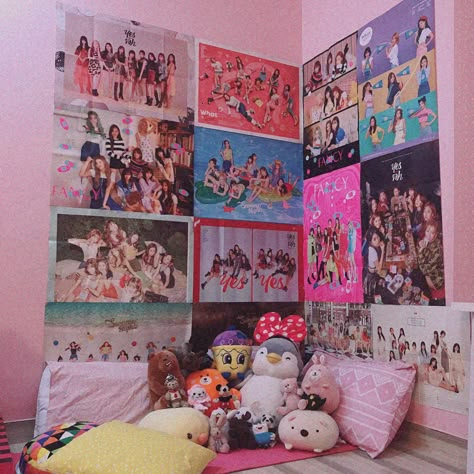 once room x twice Twice Room Decor, Twice Room, Kpop Room Aesthetic, Kpop Rooms, Kpop Bedroom, Pastel Interior Design, Kpop Room Decor, Army Room Decor, Pastel Minimalist