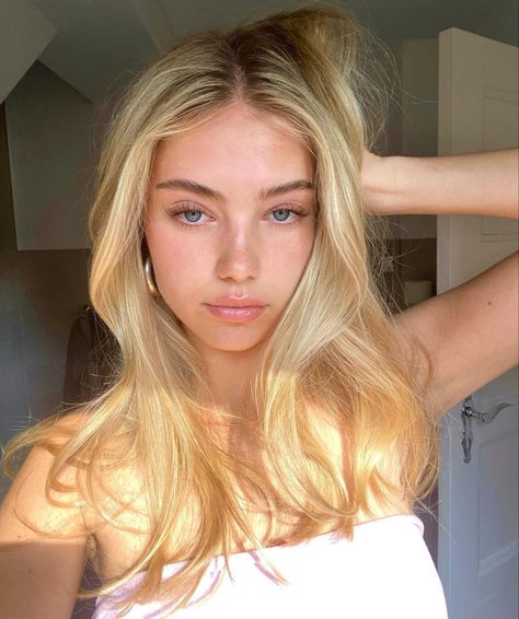 @annie.shr on instagram Grow Hair, Belle Blonde, Blonde Hair Girl, Blonde Hair Inspiration, Blonde Hair Blue Eyes, Purple Shampoo, Natural Blondes, Long Blonde, Long Blonde Hair