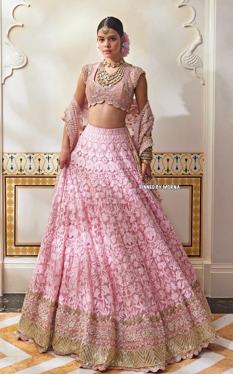 Manish Malhotra - India 🇮🇳 Manish Malhotra Pink Lehenga, Modern Lehangas, Lehnga Style, Manish Malhotra Designs, India Traditional Dress, Manish Malhotra Lehenga, Indian Fits, Saffron Spice, Sabyasachi Bridal