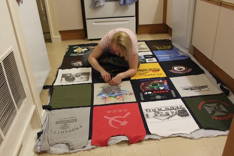 http://colleenfowler.hubpages.com/hub/How-to-Make-a-T-Shirt-Quilt-for-Beginners-a-Step-by-Step-Guide How To Make A T Shirt Quilt, Quilt For Beginners, Tshirt Quilt Diy, Quilt Diy, Tee Shirt Quilt, Tshirt Blanket, T Shirt Quilt, Tshirt Quilt, Tshirt Crafts