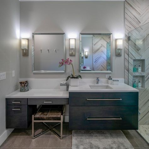 Gray Primary Bathroom With Dressing Table Bathroom Sink With Makeup Vanity, Dressing Table In Bathroom, Bathroom With Vanity Area, Vanity With Makeup Area, Bathroom With Makeup Vanity, Master Bath Vanity, Tv In Bathroom, Dressing Table Design, Bad Inspiration