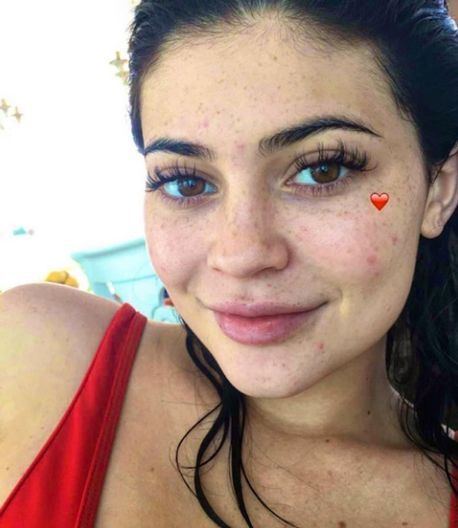 Kylie Jenner no makeup | make up free | I Went Without Makeup For a Year & This is What Happened | beauty | natural beauty Kylie Jenner Natural, Maquillaje Kylie Jenner, Celebs Without Makeup, Jenner Makeup, Kyle Jenner, Natural Hair Mask, Kylie Jenner Makeup, Eyelash Extentions, Kylie Jenner Outfits