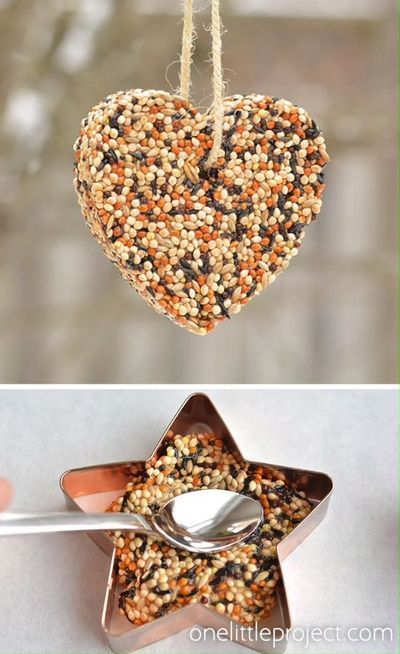 Birdseed Ornaments, Joululahjat Diy, Bird Seed Ornaments, Homemade Bird Feeders, Diy Birds, Bird Seed, Nature Crafts, Bird Feeder, Winter Crafts