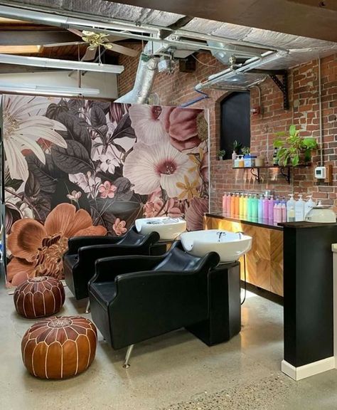 Small Space Beauty Salon Ideas, Small Salon Suite Ideas Luxury, Goth Hair Salon Decor, Beautiful Salons Interior, Gothic Salon Decor, Salon Front Design, Bohemian Salon Decor, Edgy Salon Decor, Eclectic Salon Decor