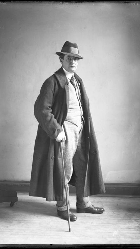 It is interesting to know that Sherwood Anderson wrote Winesburg, Ohio in his apartment in Chicago about 100 years ago. Winesburg Ohio, The Lazarus Project, Sister Carrie, Upton Sinclair, The Things They Carried, William Faulkner, Becoming A Writer, Small Town Life, Southern Gothic