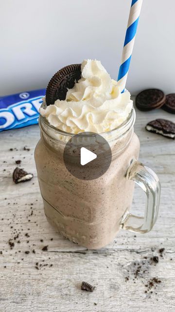 Fitwaffle | Eloise Head on Instagram: "3-ingredient thick Oreo milkshake 😍

If I could only have one flavour milkshake for the rest of my life, it would be Oreo 🤤 What flavour would you choose?

This milkshake is so thick and creamy, it’s so quick and easy to make with just 3 ingredients 🙌

Sound on for full instructions 🔉

All you need is:

400g vanilla ice cream, softened
6 Oreos
80ml milk, any

Makes 2-4 glasses (feel free to divide the ingredients to make less 🫶)

Enjoy!
#fitwaffle #fitwafflekitchen" Oreo Drink, Oreo Milkshake Recipe, Oreo Milkshake, Milkshake Recipe, Drinks To Make, Milkshake Recipes, Dee Dee, March 4, Milkshakes