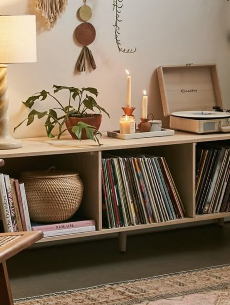 Record Player Console, Low Bookshelves, Ideas Hogar, Home Lifestyle, Living Room Inspo, Record Player, Book Shelf, Front Room, My New Room