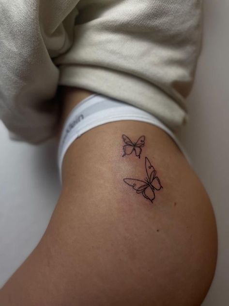 Pelvic Hip Tattoo, Cute Hip Tattoos For Women, Side Tight Tattoos For Women, Tattoos Back Of Leg, Side Bum Tattoo, Side Hip Tattoos Women, Under Bum Tattoo Women, Small Leg Tattoos Women, Pelvis Tattoos Women