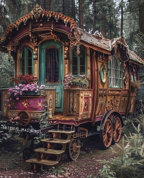 Romani Caravan Interior, Romani Caravans, Romani Wagons, Romani Vardo, Cottage Tiny House, Storybook House, Tree House Plans, Fairytale House, Paint Color Ideas