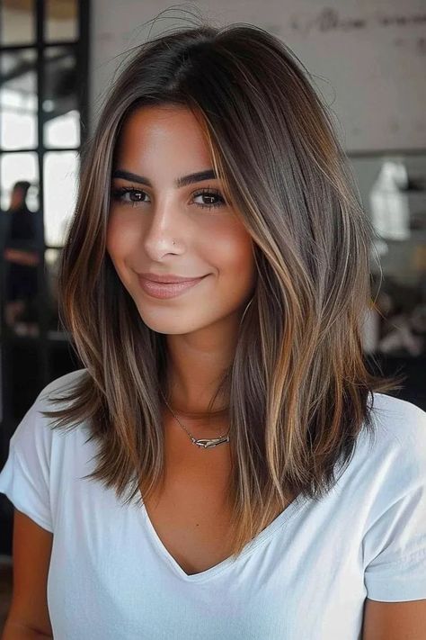 Medium Length Long Bob, Long Lob Haircut Brunette, Bobbed Balayage Hair, Long Bob Hairstyles Brown Hair, Bronze Lob Hair, Shoulder Length Bob Balayage, Long Bob Haircuts For Oval Face, Short Mid Hairstyle Women, Shoulder Length Hair Cuts Long Bobs