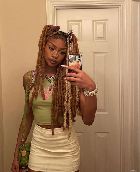 Butterfly Locs Y2k, Twisted Hair, Butterfly Locs, Faux Locs Hairstyles, Cute Box Braids Hairstyles, Hair Essentials, Locs Hairstyles, Box Braids Hairstyles, Faux Locs